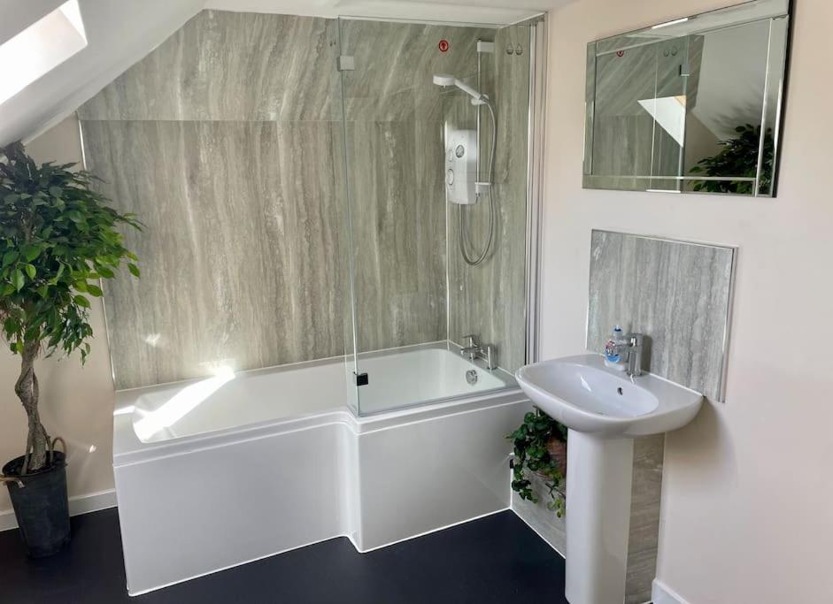 Vennel Street Apartments Stewarton Екстериор снимка